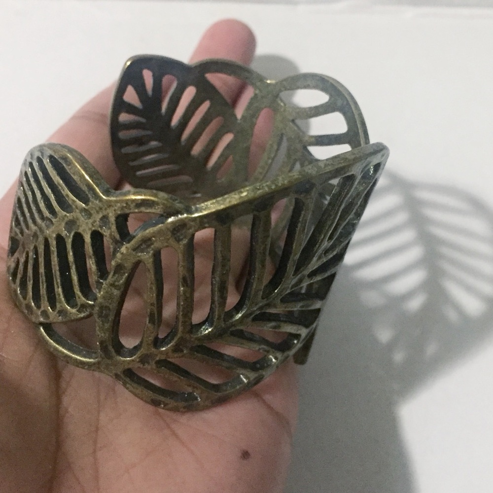 [Aldo] Antique Gold Leaf Moldable Cuff